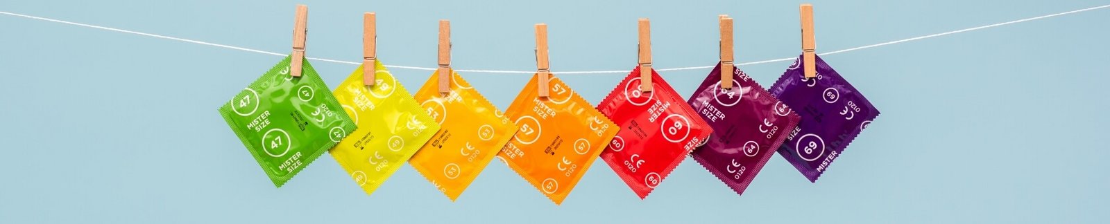 7 Mister Size Kondomer op der Kleederlinn