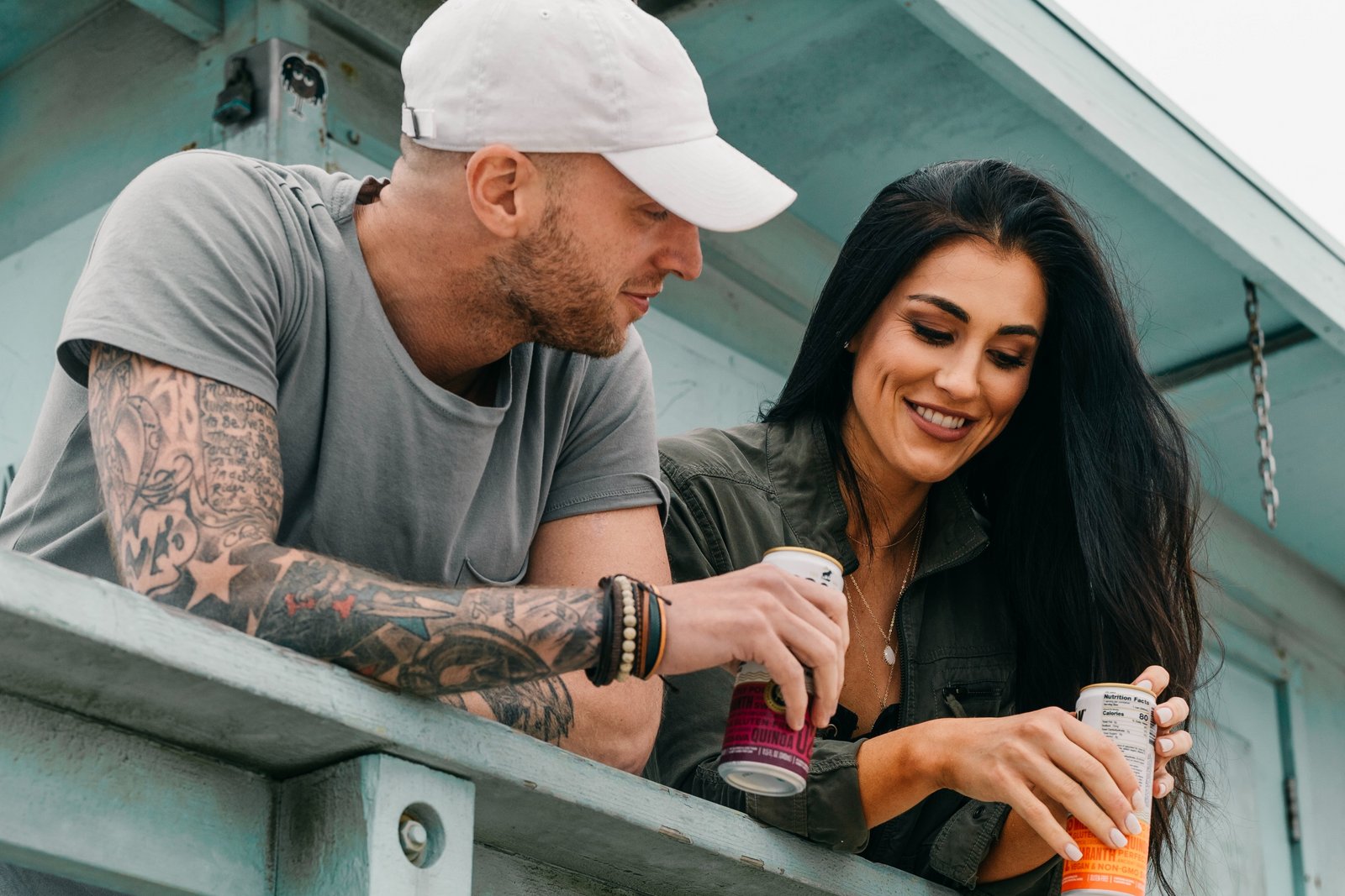 Mann und Frau beim sommerlichen Flirt